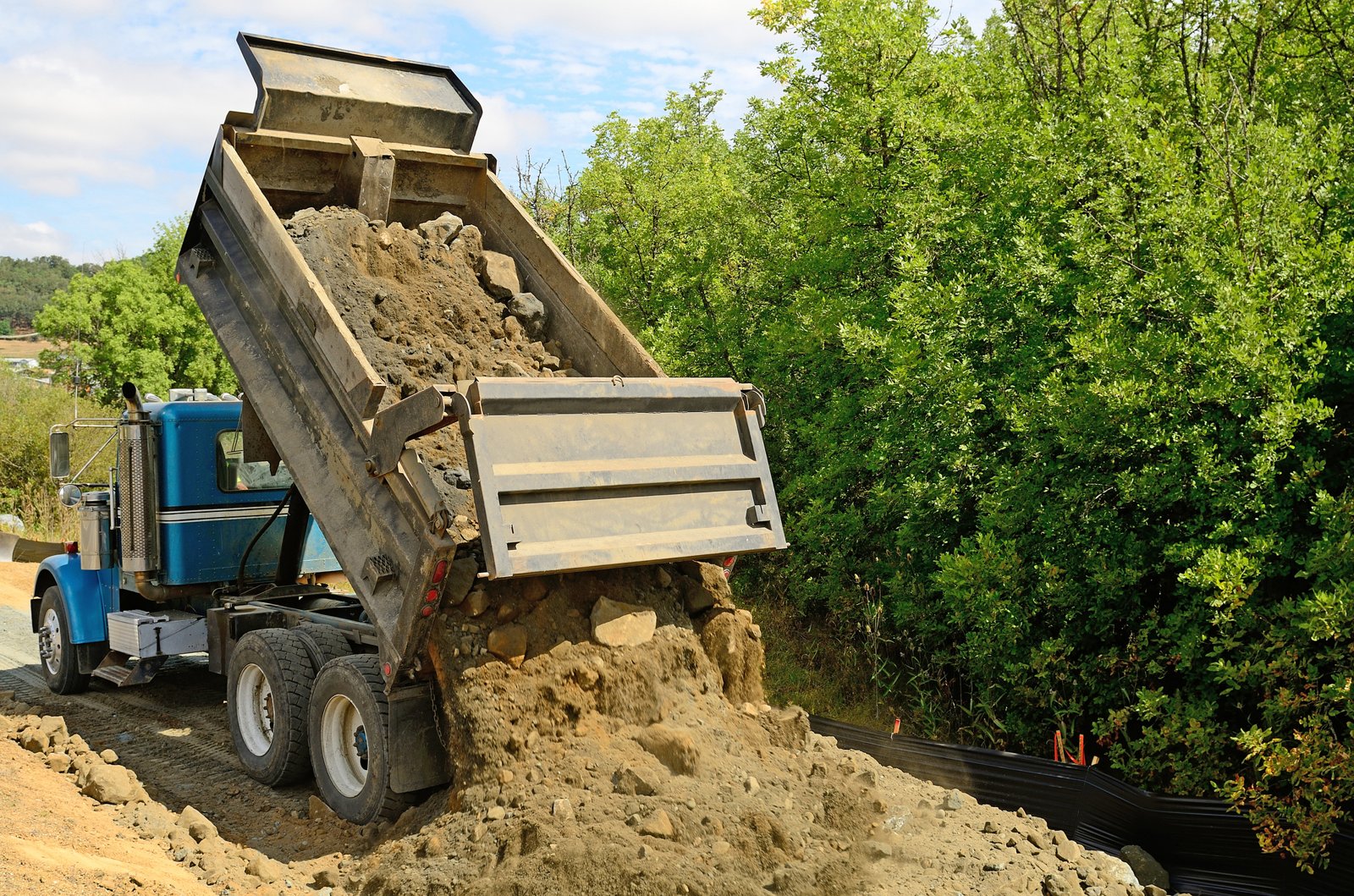 Dump truck hoist and hydraulic repair at Ames Hydraulics