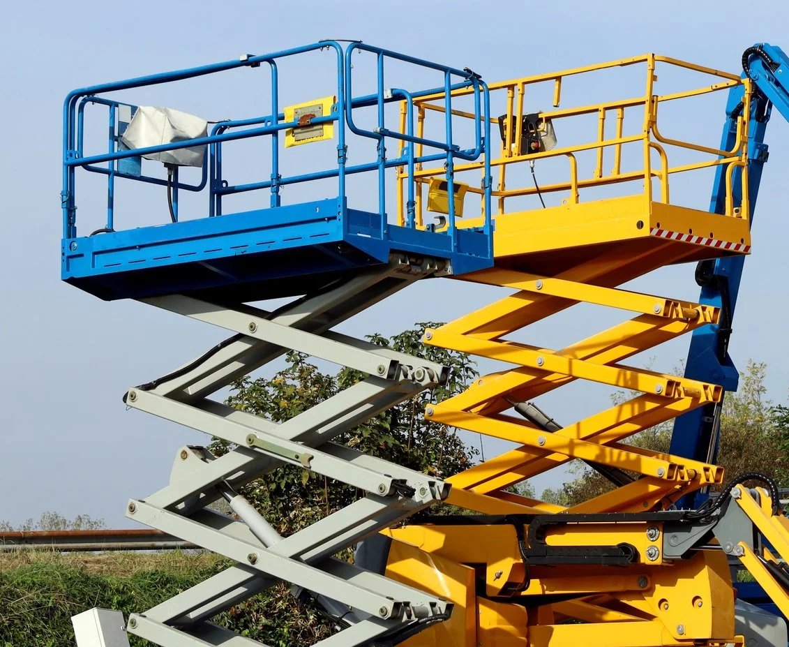 Scissor lift repair at Ames Hydraulics