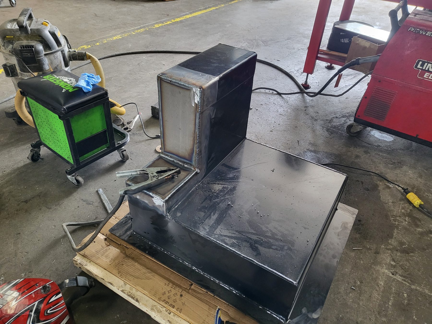 Tank and fuel tank repair