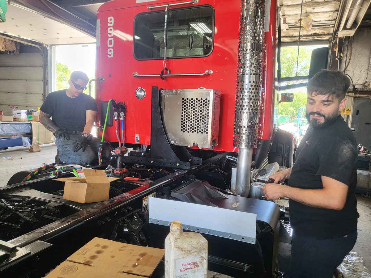 Hydraulic power unit installed on a customer service truck