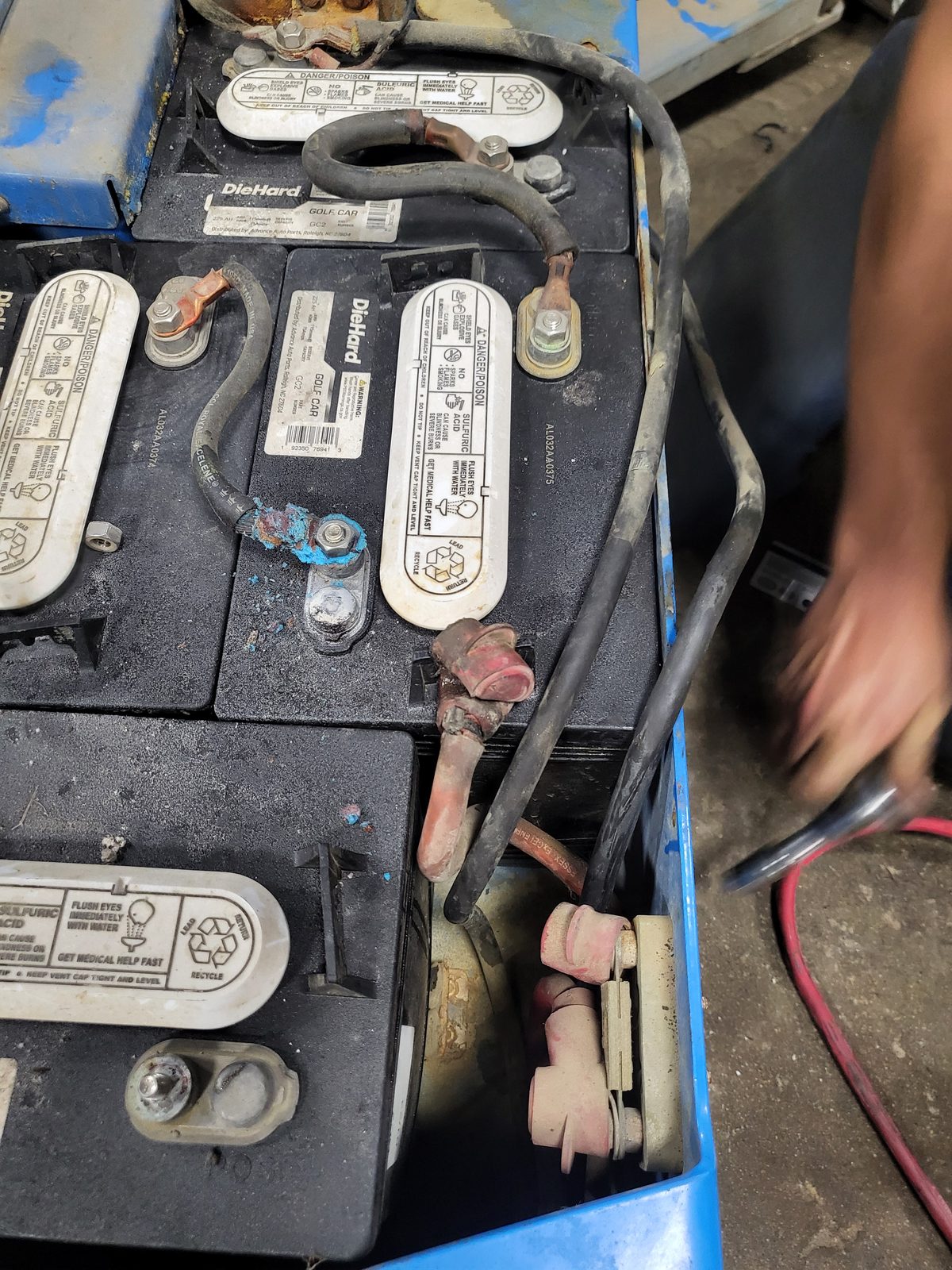 Scissor man-lift in for hydraulic repair